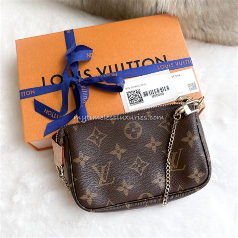 louis vuitton monogram pochette mini|louis vuitton pochette price.